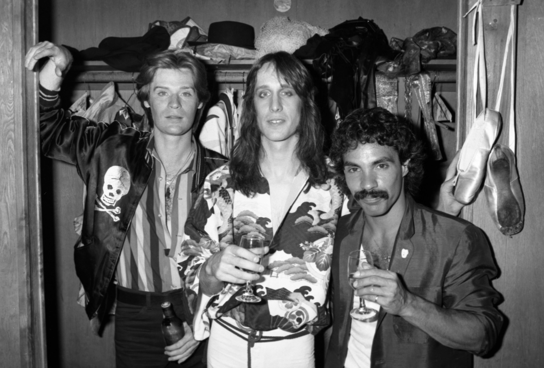 Daryl Hall, Todd Rundgren, and John Oates backstage at the Roxy Theatre, Los Angeles, 1978, for the recording of Rundgren’s live album Back to the Bars. Photo by Richard Creamer/Michael Ochs Archives/Getty Images.